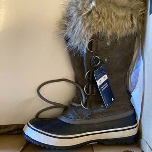 NWT Sorel Joan of Arctic Faux Fur-Lined Boots